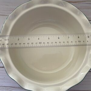 Pfaltzgraff - Pattern Juniper
Scalloped Serving Bowl
New - no original box